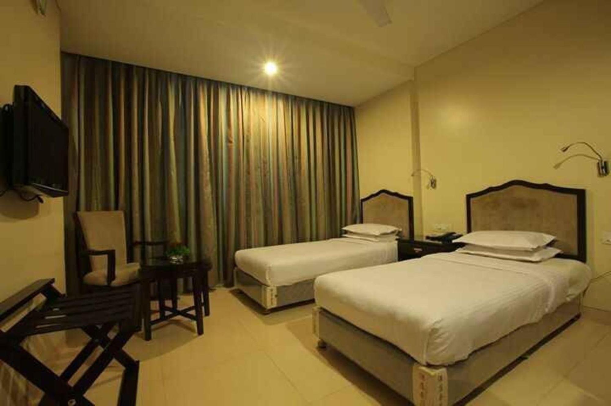 Hotel Ashoka, Pune Yerandwane Exterior photo
